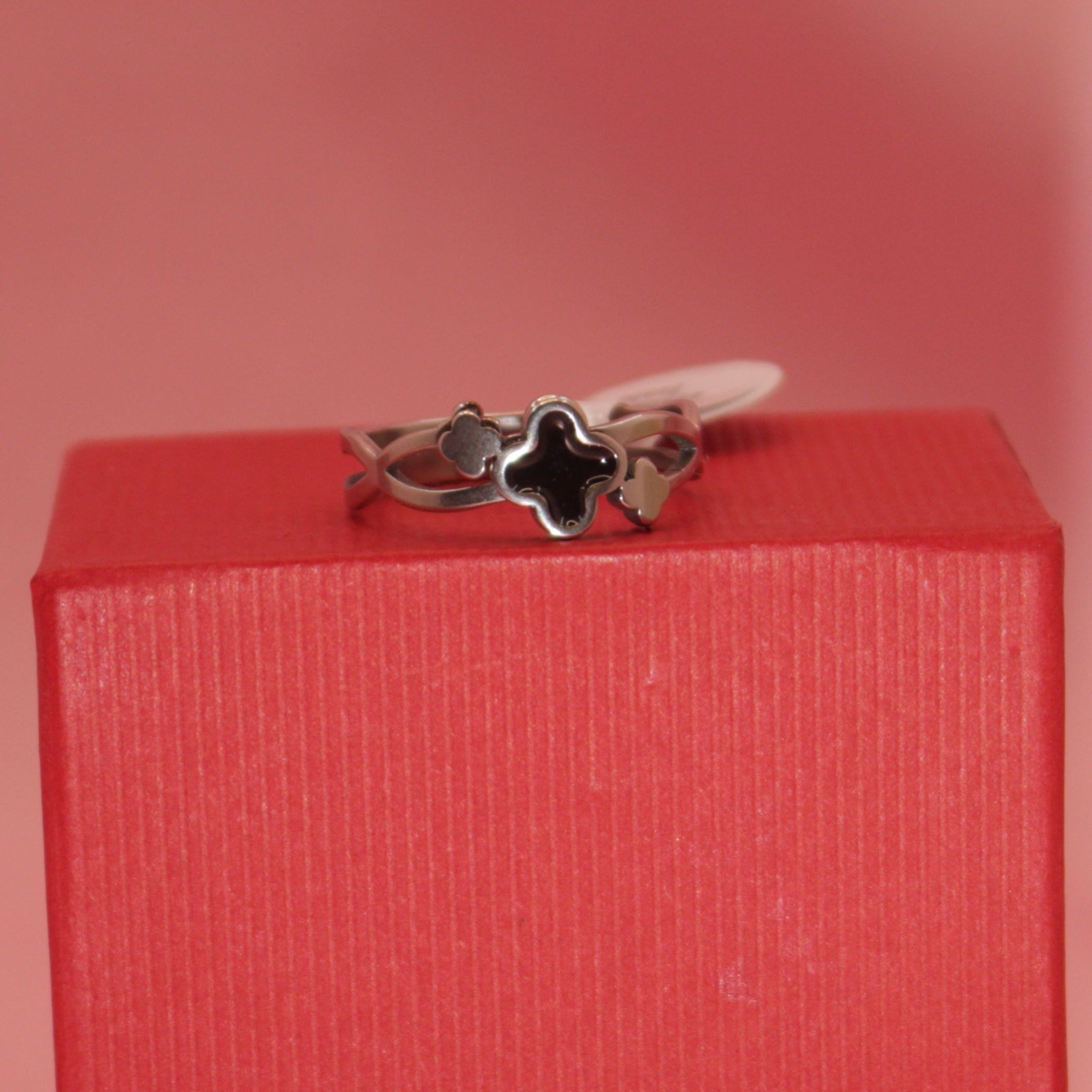 Stainless Steel Water-Resistant Clover Ring